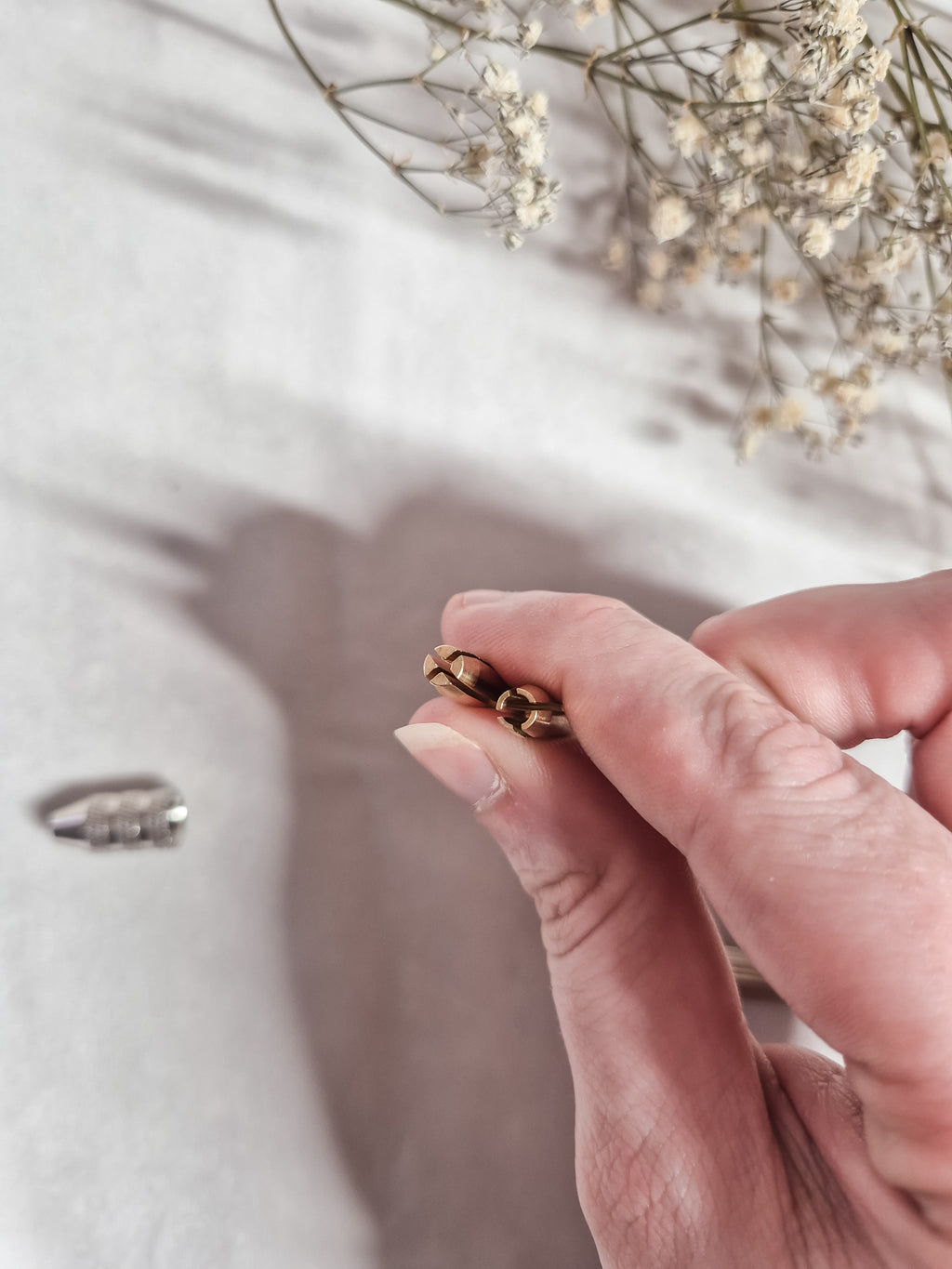 Handboortje. Voor het gaatjes boren in de polymeerklei